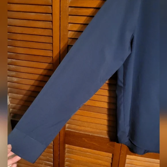 Men's Classic Navy Blue Button Down Dress Shirt with Plaid Accents . M/L - Picture 4 of 12